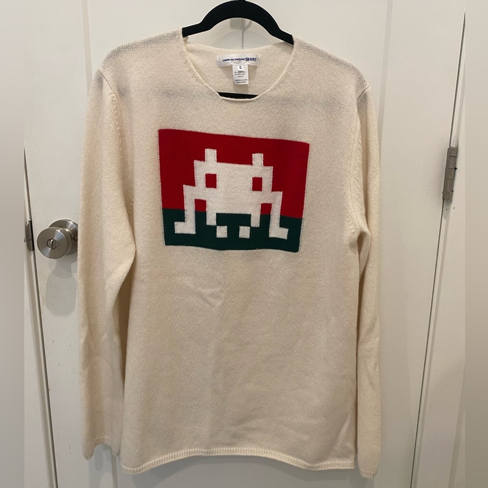 Comme Des Garçons Shirt
graphic-print jumper Men’s XL, great condition